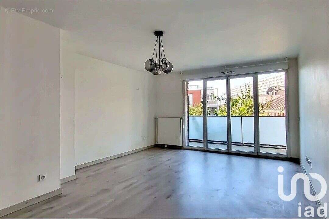 Photo 2 - Appartement à GENNEVILLIERS