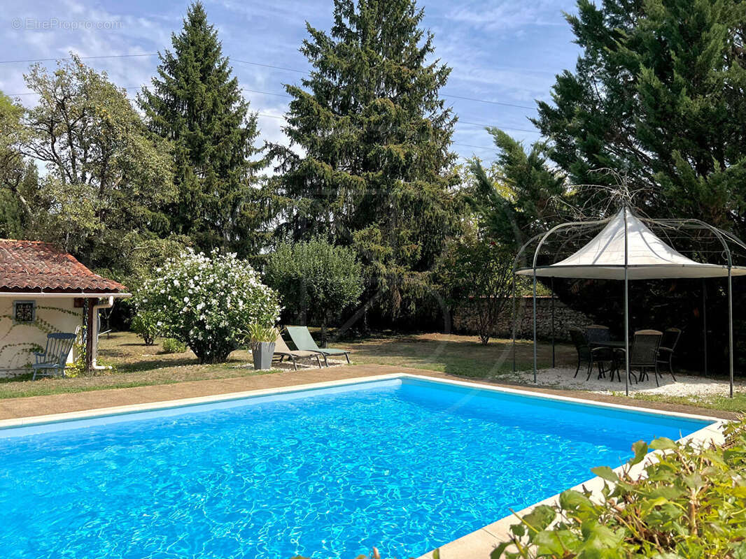 Maison à SAINT-LEON-SUR-L'ISLE