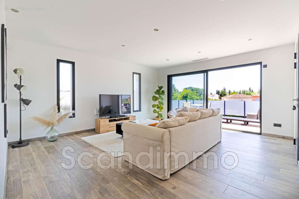 Maison à ROQUEBRUNE-SUR-ARGENS