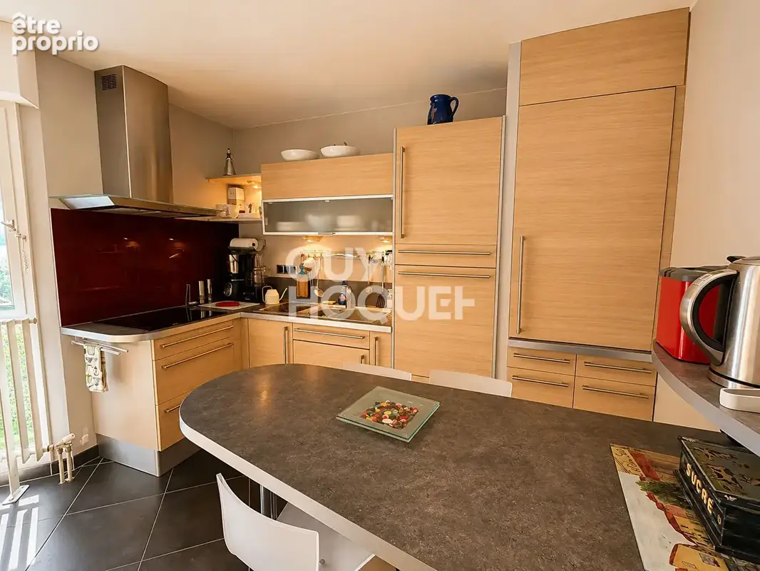 BESANÇON - Appartement T3 de 81 m²  Balcon avec vue sur le Doubs - Calme - Parking - Proche Boucle - photo 2