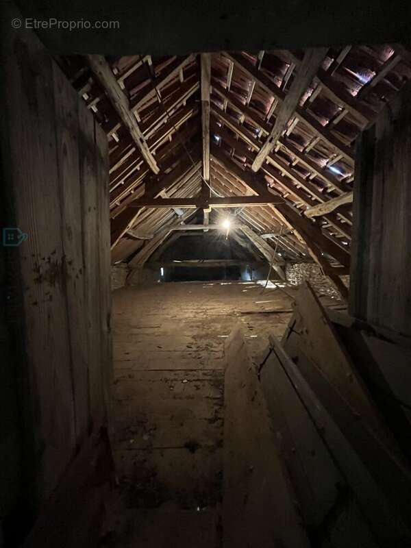 Dans un cadre naturel exceptionnel corps de ferme à restaurer - photo 12