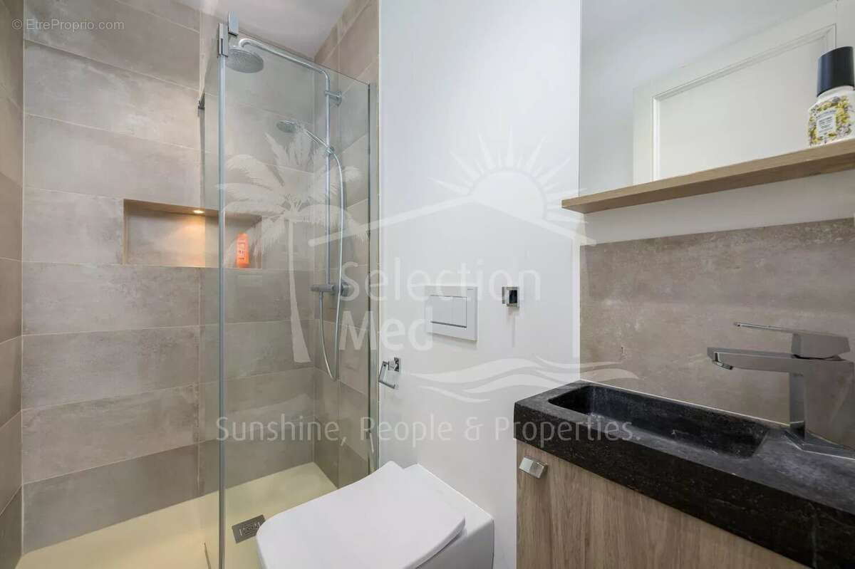 Maison à CHATEAUNEUF-GRASSE