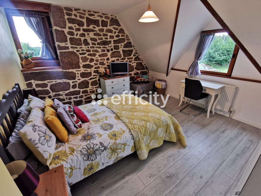 Maison à SAINT-SEVER-CALVADOS