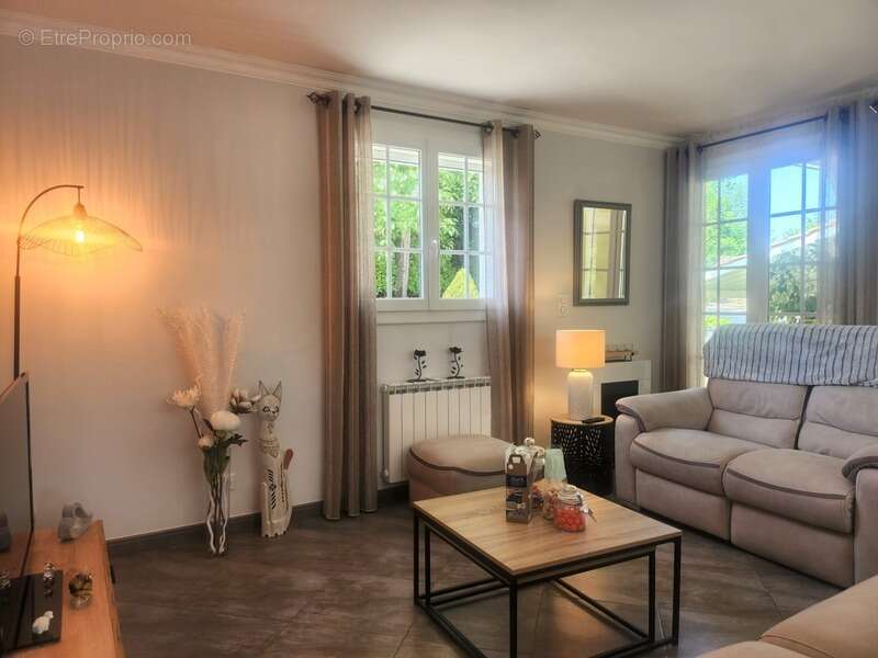 Belle Maison de plain pied avec 4 chambres et jardin arboré - à vendre - 6 pièces - ALLEZ ET CAZENEUVE (47) - photo 11