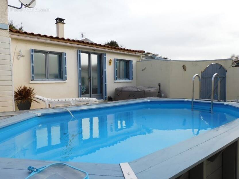 Maison à LES MATHES