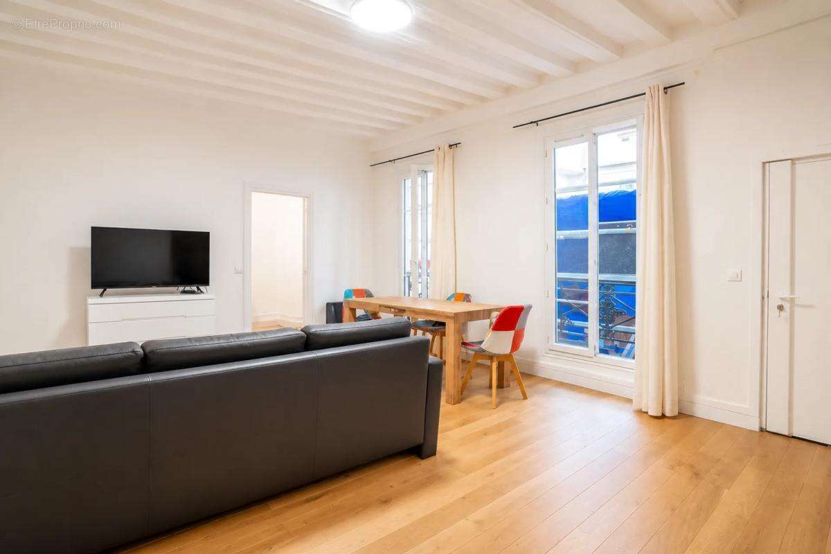 Appartement - 2 pièces - 42 m² - Rue des Écouffes - Paris - photo 2