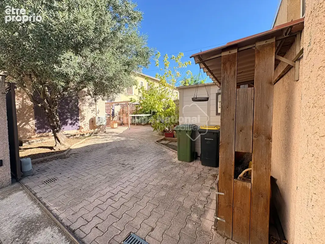 Maison de ville avec cour sur SORGUES, séjour/cuisine équipée, 3 chambres et climatisation - photo 15