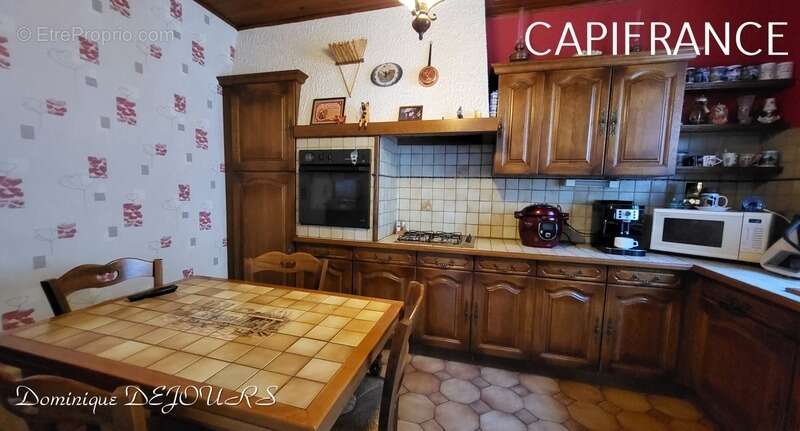 Maison à SAINT-SAUVEUR-DE-MONTAGUT