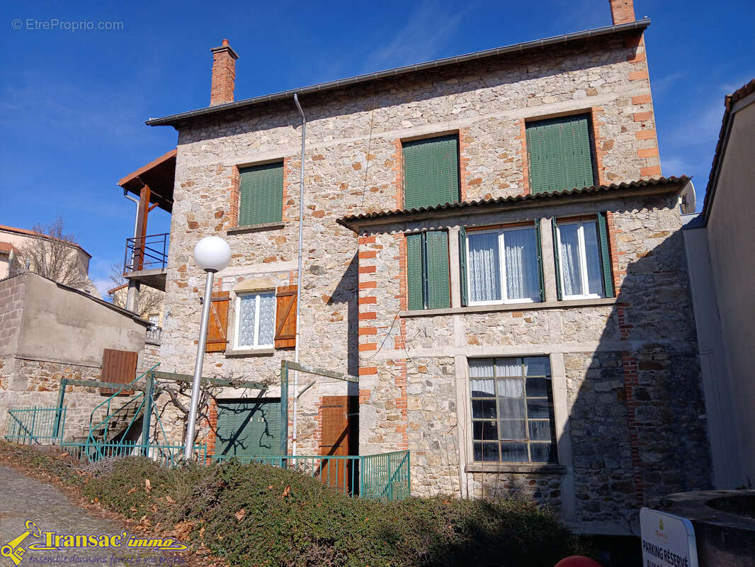Maison à SAINT-REMY-SUR-DUROLLE
