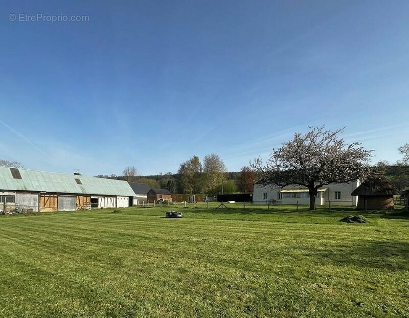 Terrain à CORNEVILLE-SUR-RISLE