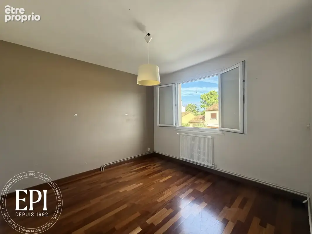 Maison familiale Type 5   120 m2 habitables sur terrain de 295 m2 avec piscine - photo 20