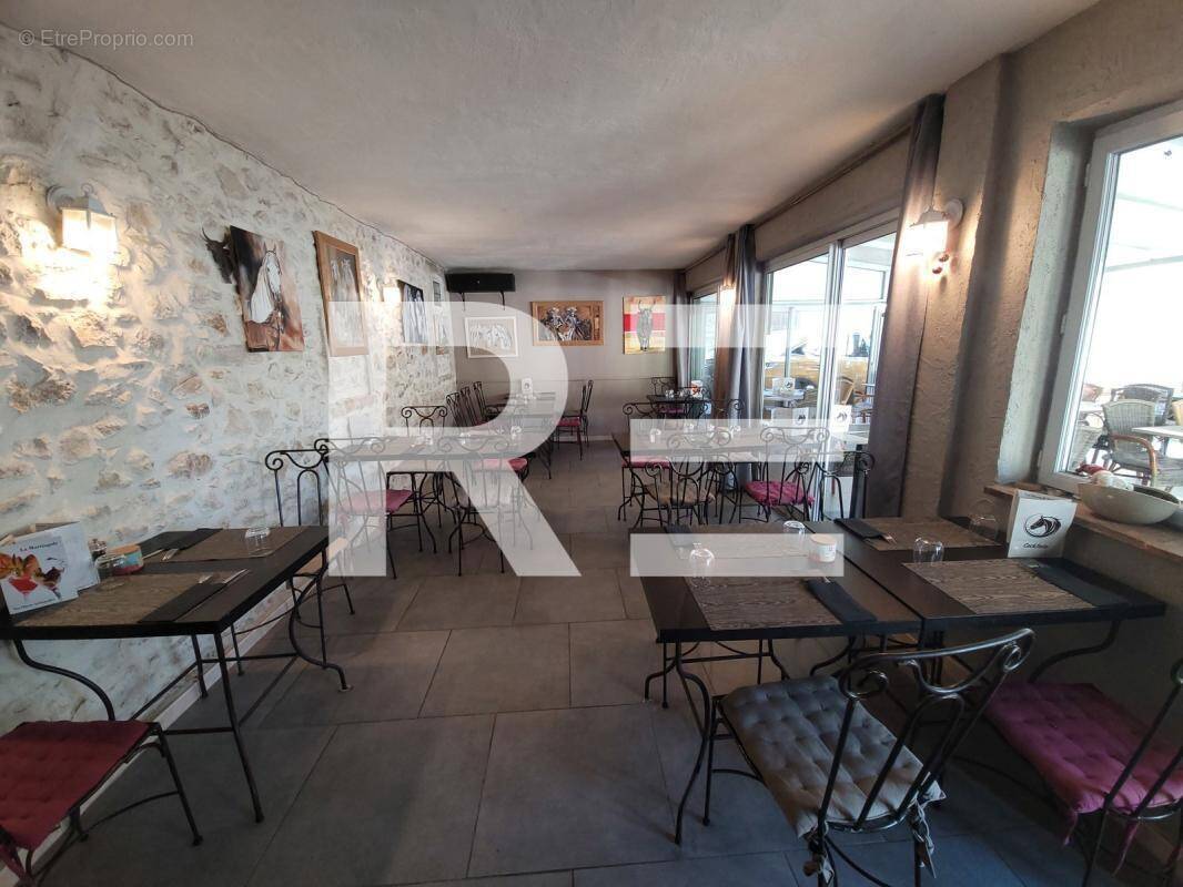 Commerce à LA CALMETTE