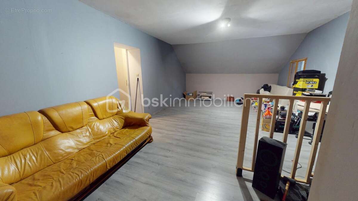 Maison à COURCELLES