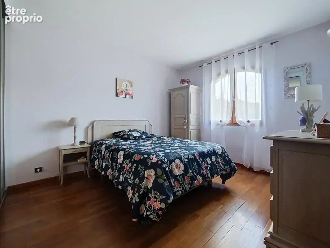 Maison - 4 Chambres - Double garage - Jardin - Piscine - Pool house - Terrasse couverte - photo 24