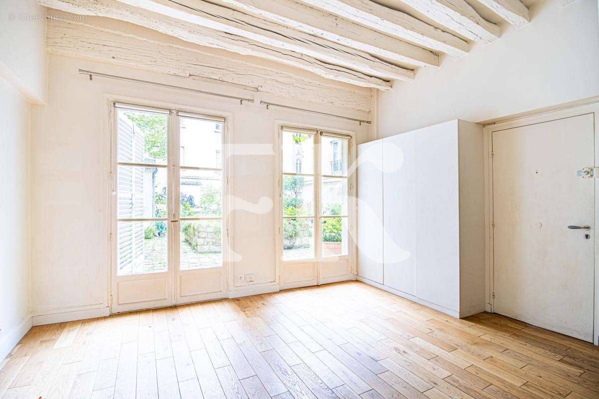 Appartement à PARIS-7E