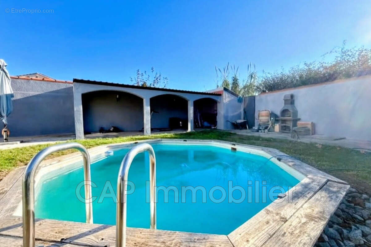 Maison à SAINT-LAURENT-DE-LA-SALANQUE