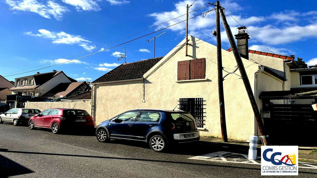 Maison à rénover avec garage ? centre bourg ? fort potentiel d'évolution - photo 6