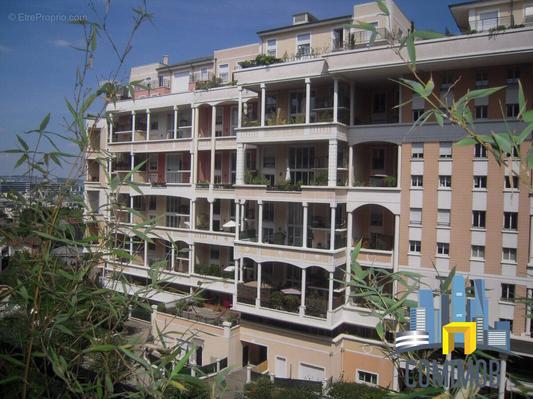 Appartement à COURBEVOIE