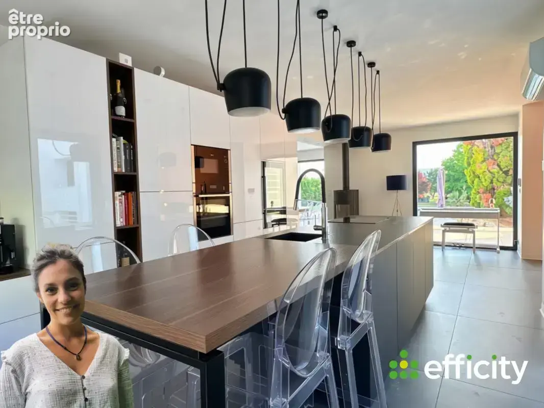Maison 208 m² à Saint-Just-Saint-Rambert  - photo 6
