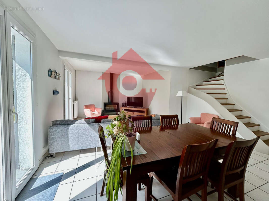 Maison à VERNEUIL-SUR-SEINE