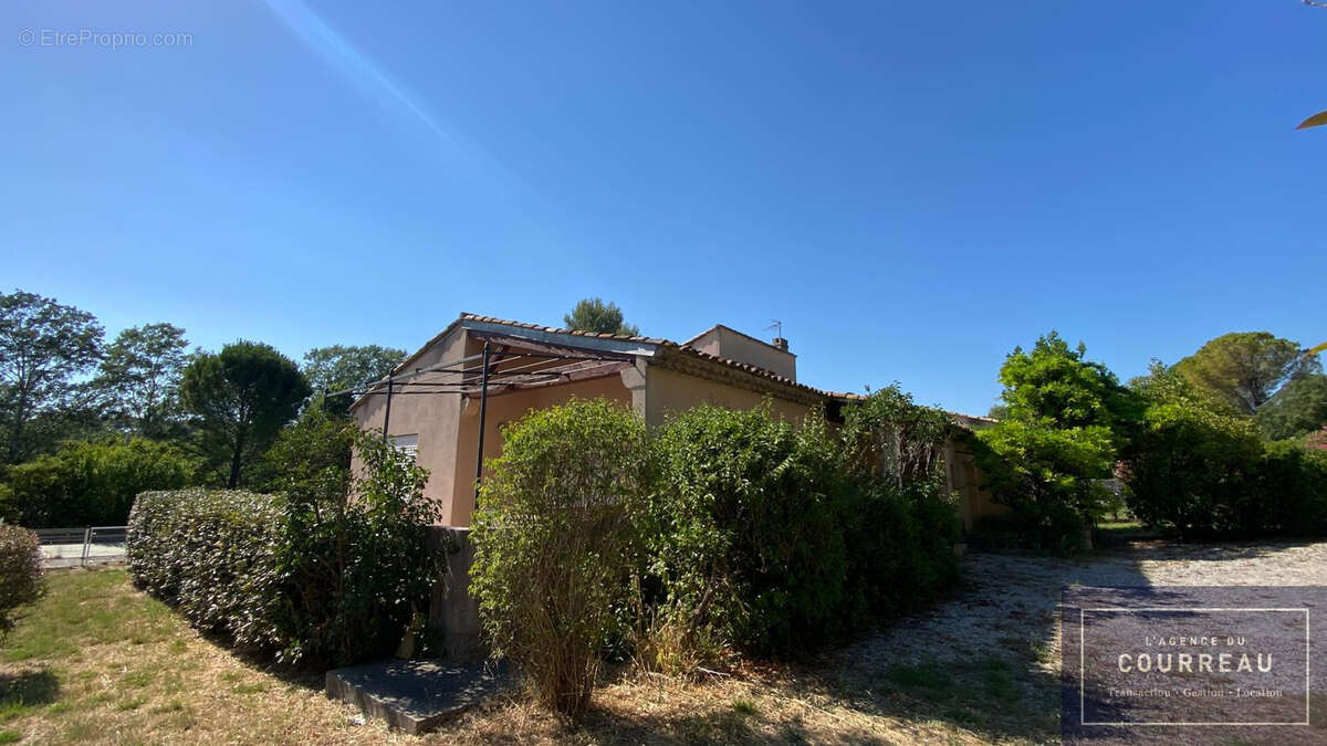 MAISON T5 de 163 M2 avec terrasses, piscine & garage - photo 8