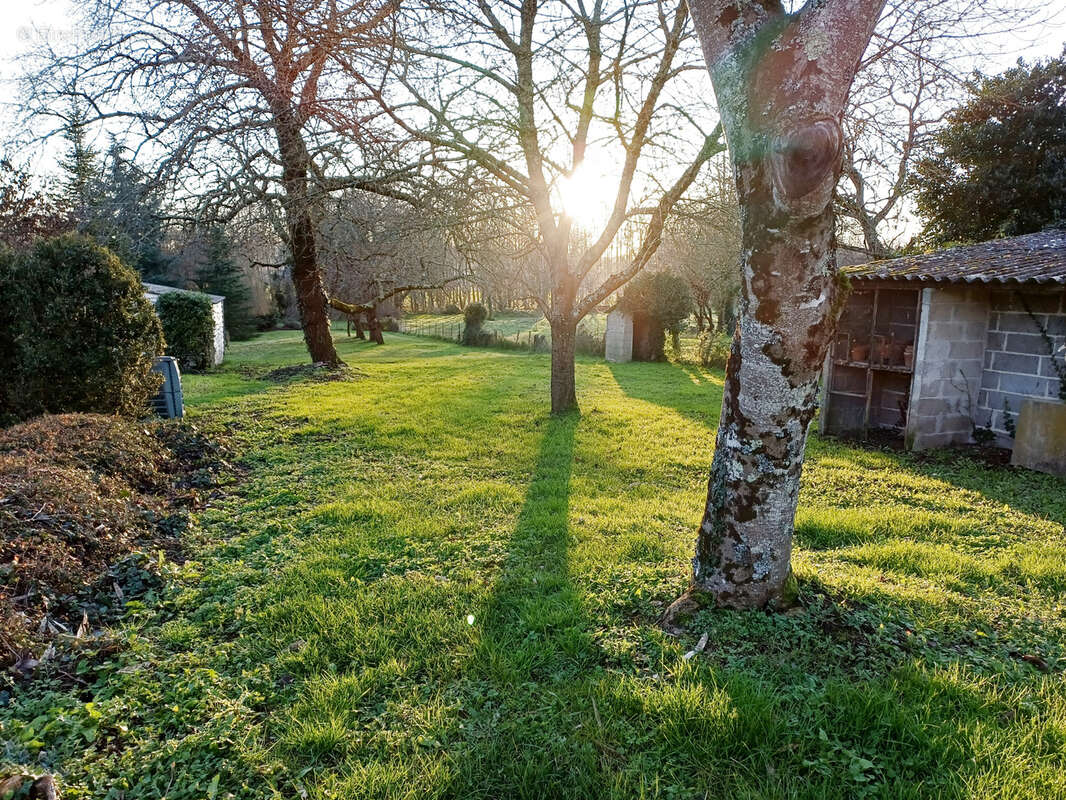 Maison à BAIGNES-SAINTE-RADEGONDE