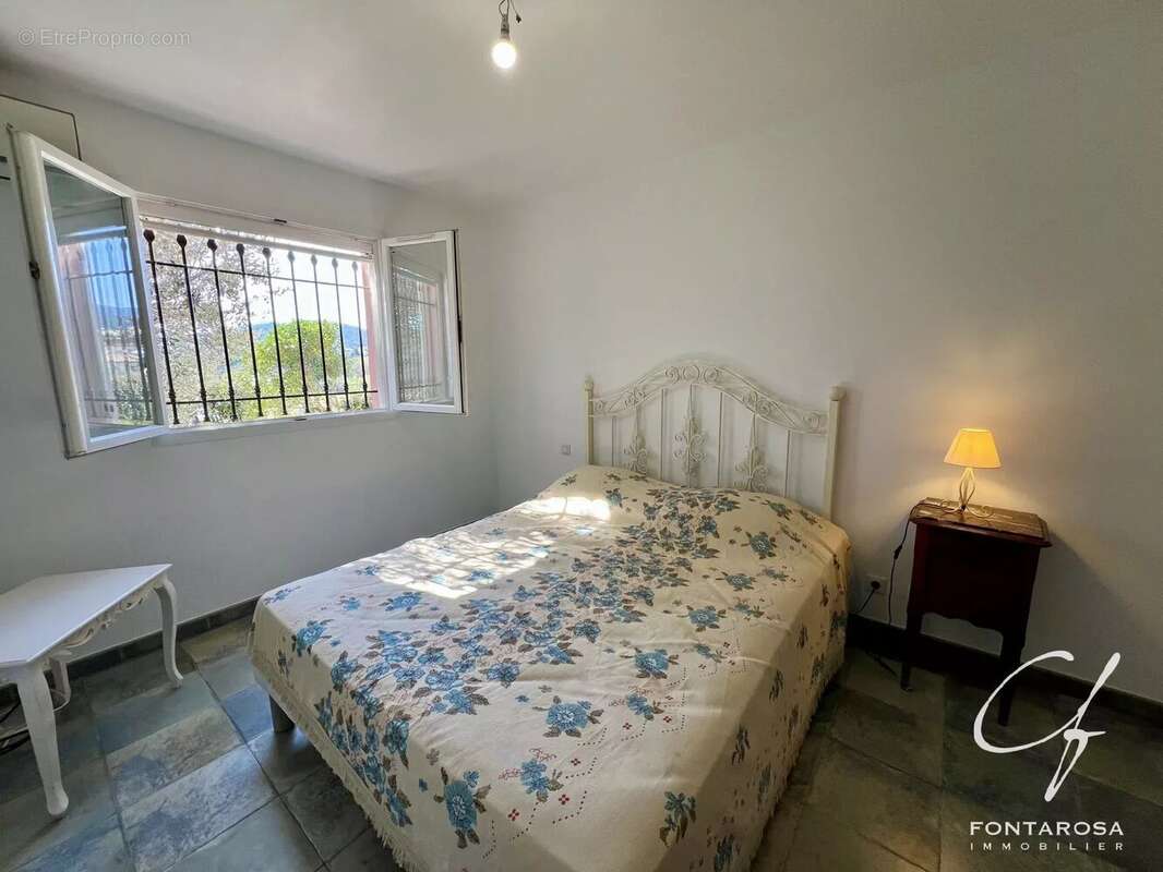 Maison à ROQUEBRUNE-SUR-ARGENS