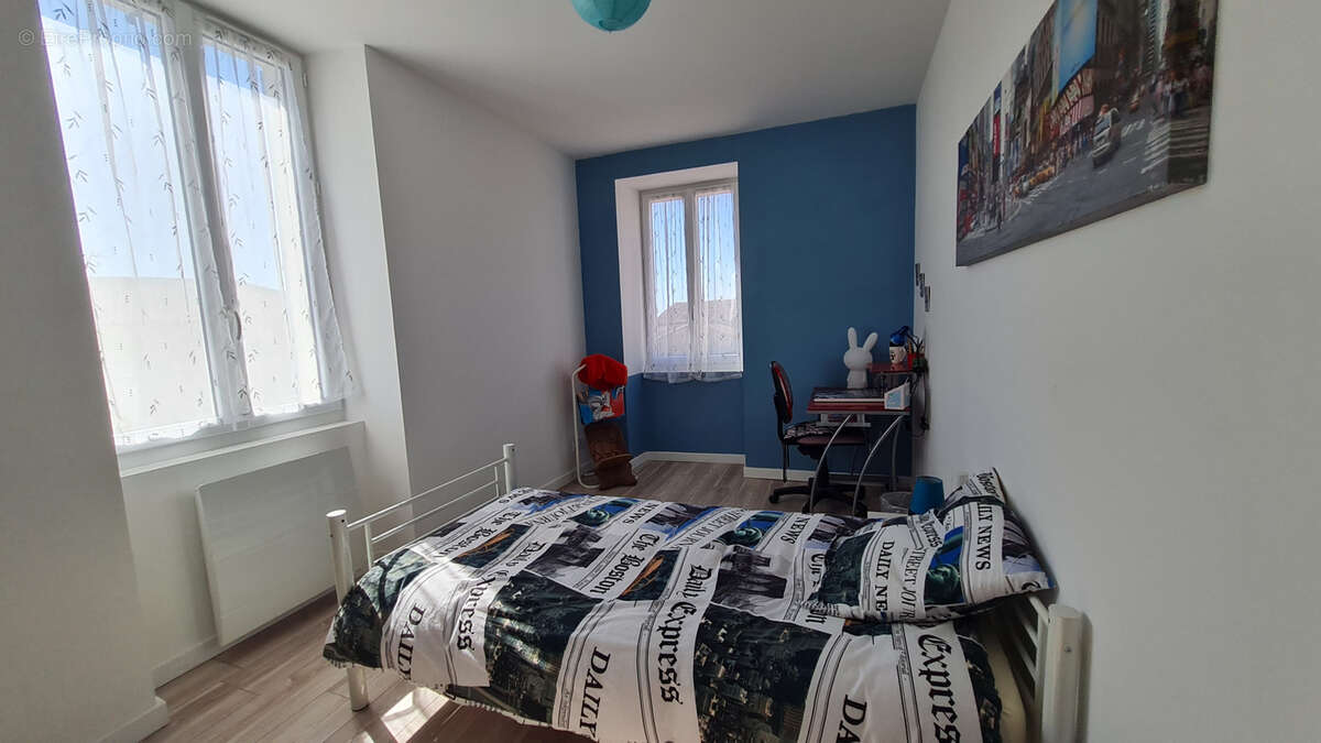 Maison à SAINT-GENIS-D&#039;HIERSAC