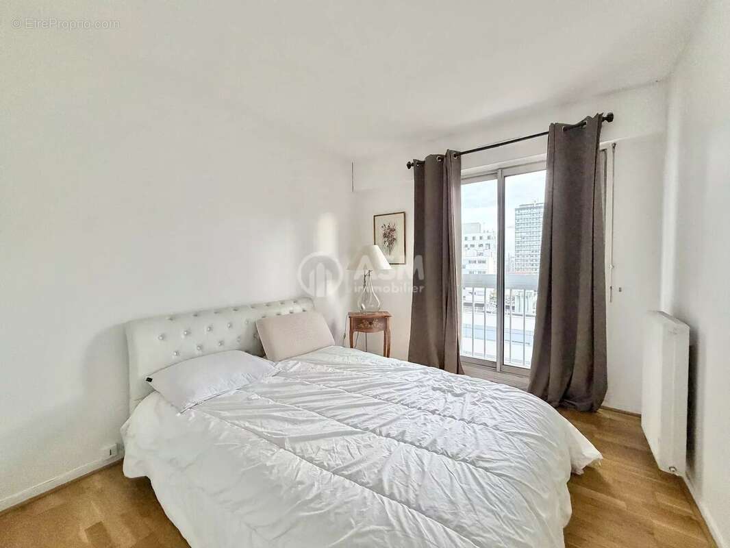 Appartement à COURBEVOIE
