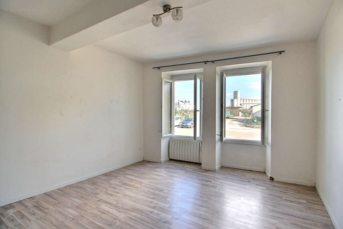 Maison à BRIENON-SUR-ARMANCON