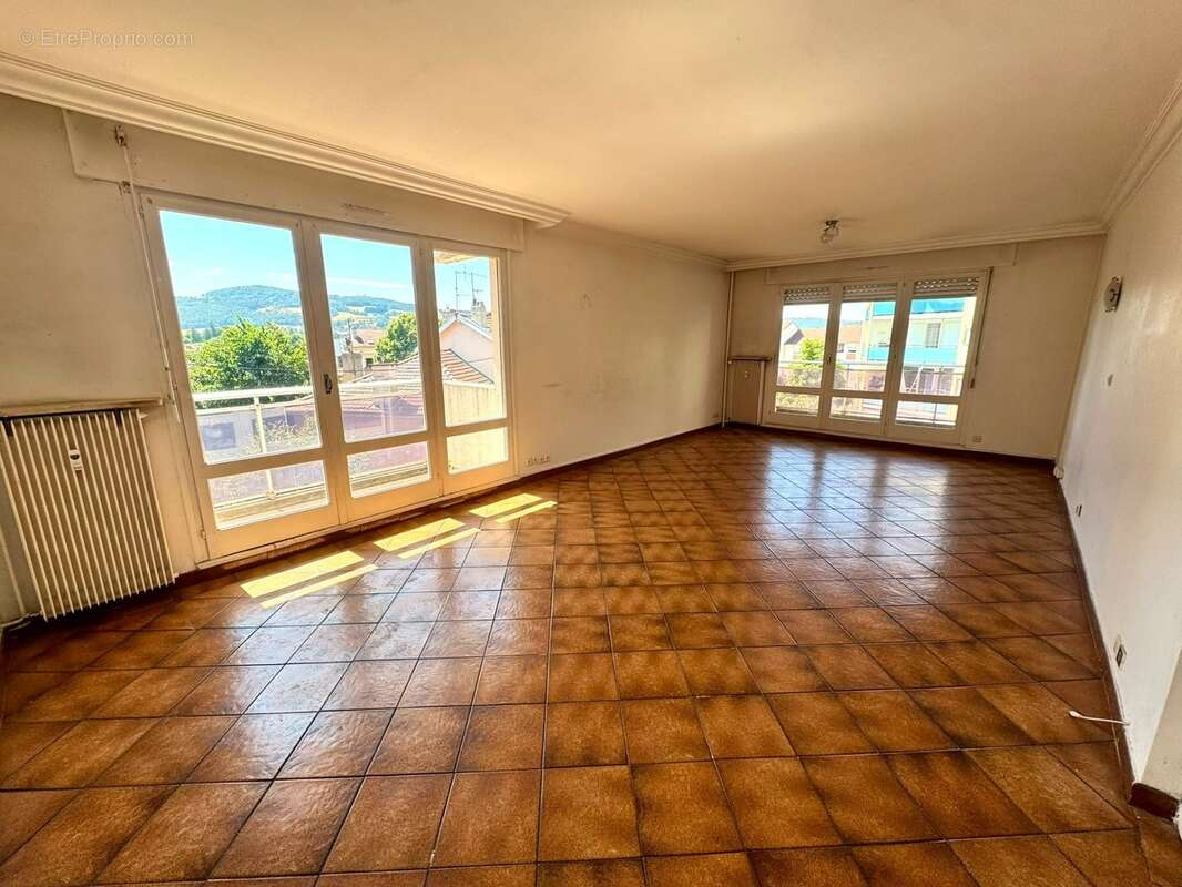 FIRMINY – Appartement T4 de 95,44 m² avec garage, cave et trois balcons - photo 2