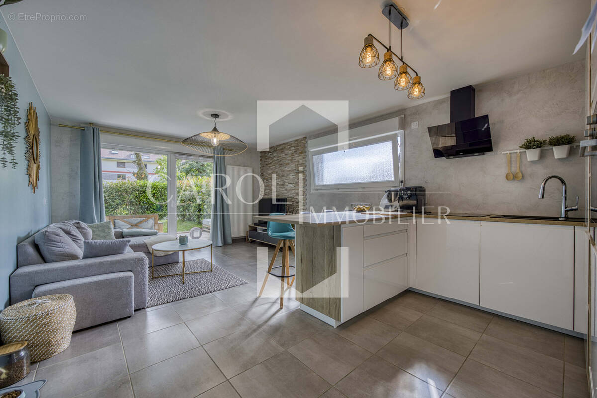 Appartement à POISY