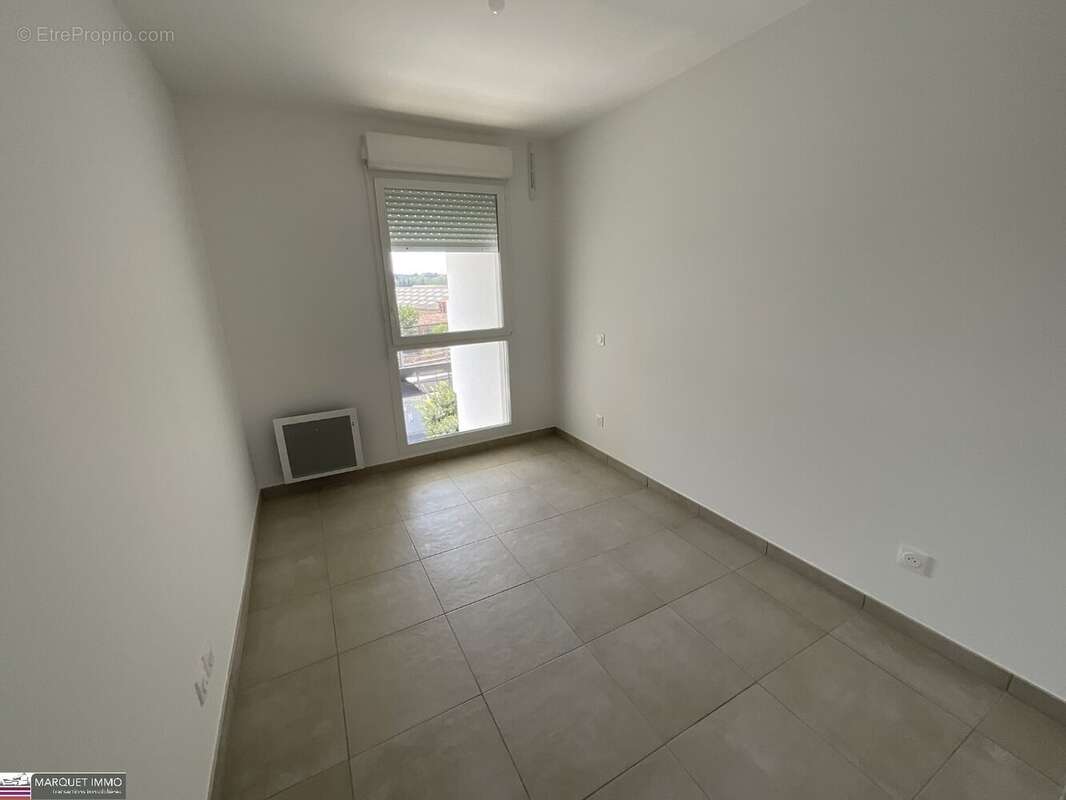 APT T4 offrant 90 m² avec terrasse 15 m² et parking au 4° étage avec ascenseur... - photo 12