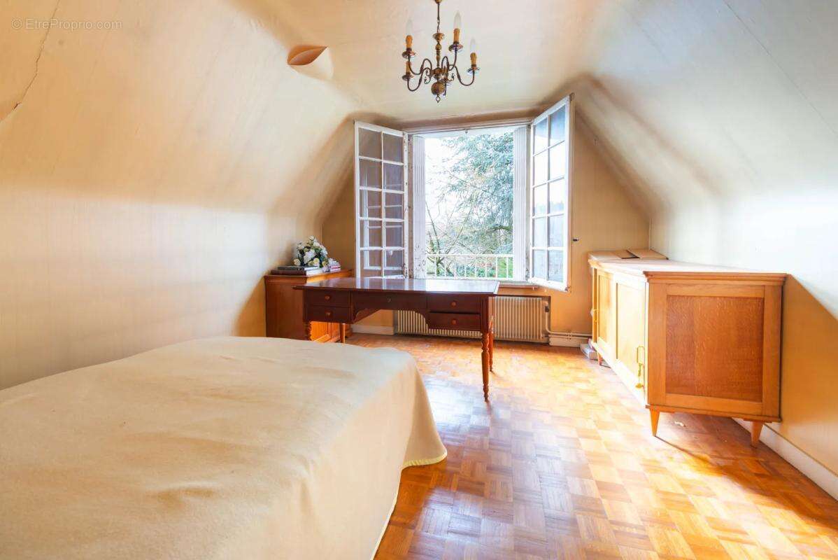 Maison à L'HAY-LES-ROSES