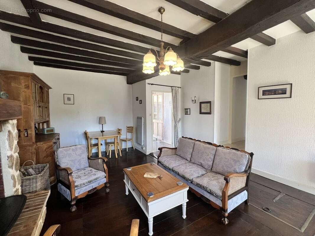 Charmante maison en pierre de deux chambres, granges et jardin - photo 17