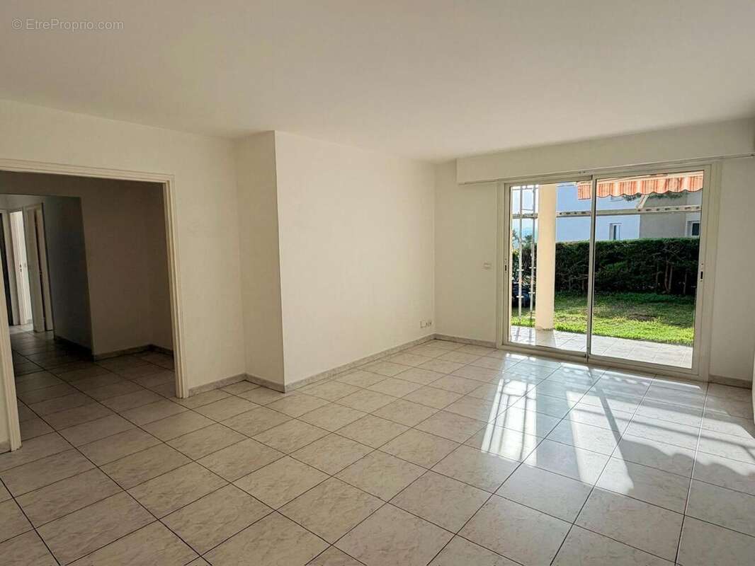   - Appartement à SAINT-LAURENT-DU-VAR