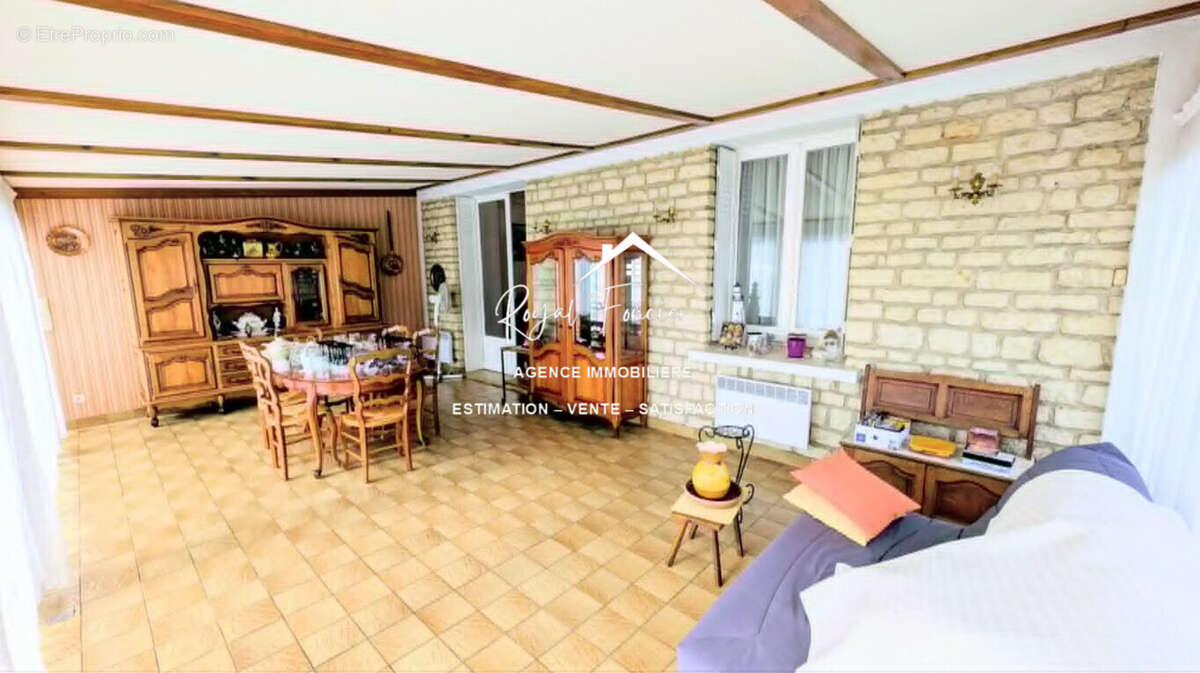 Véranda pièce de vie - Maison à LA CELLE-SAINT-AVANT