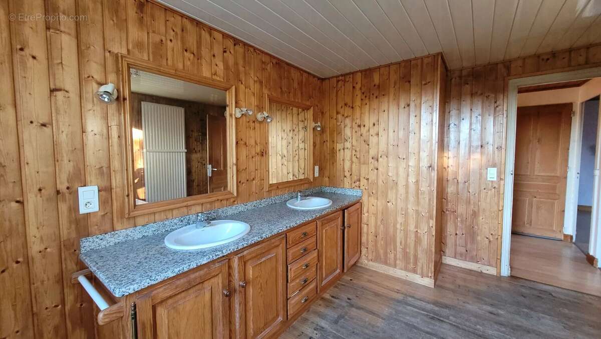 Maison à LE CHAMBON-SUR-LIGNON