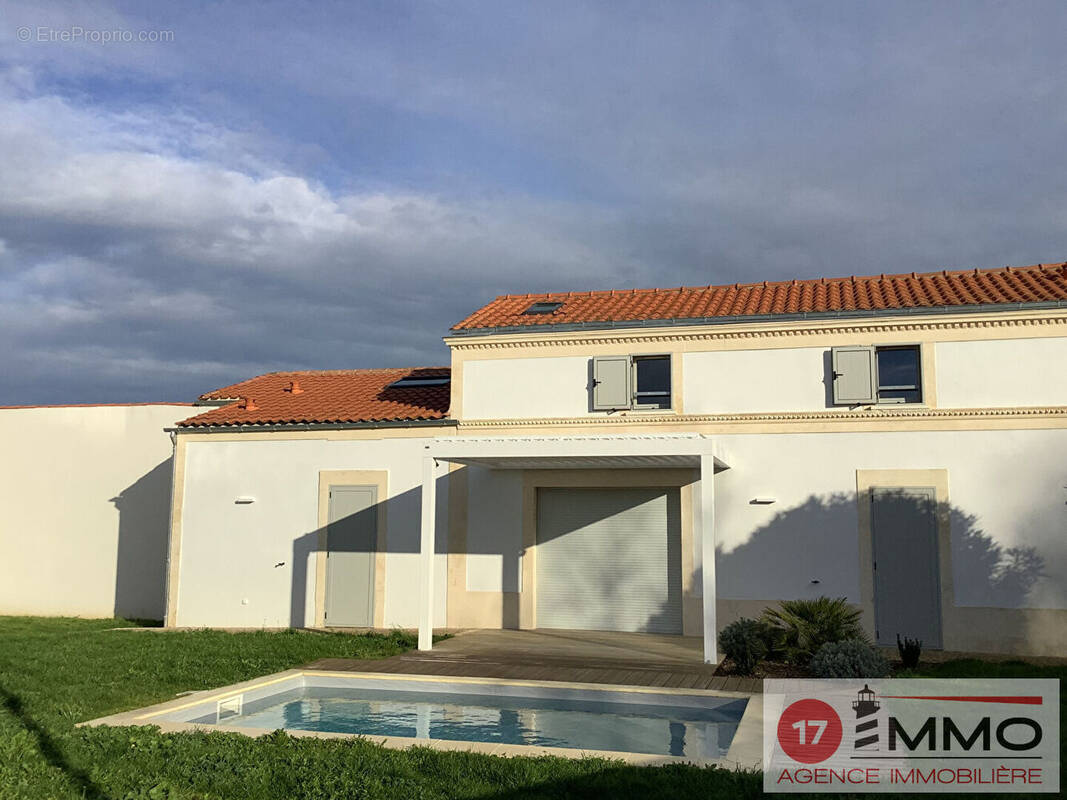 Maison à SAINT-LAURENT-DE-LA-PREE