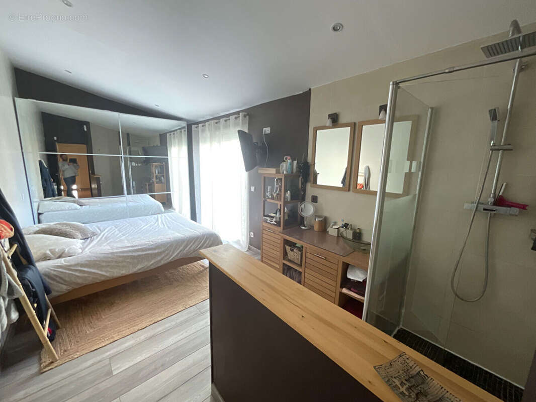Exclusivité * maison familialle * beaux volumes et beau terrain * 4 chambres * - photo 7