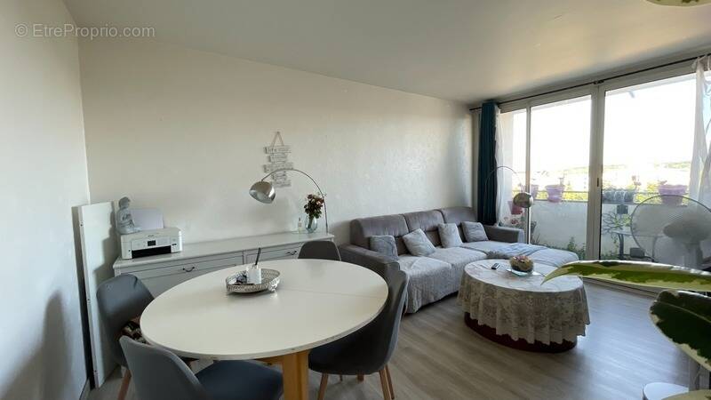 Appartement à LES CLAYES-SOUS-BOIS