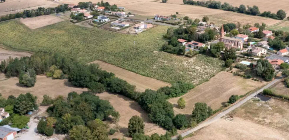Terrain à SAINT-JEAN-LHERM