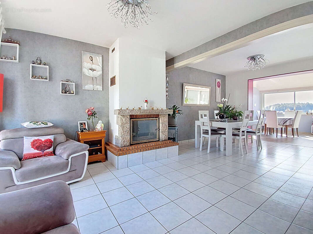 Maison à SAINT-DONAN