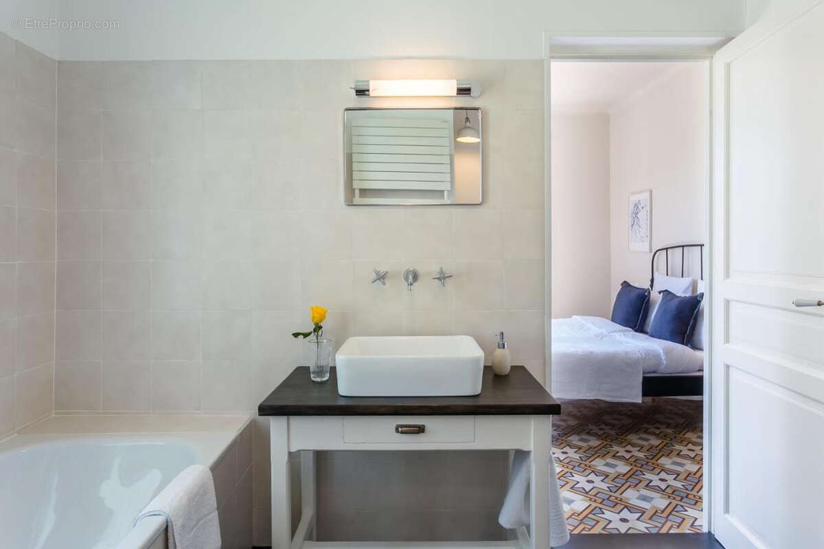 Maison à L'ISLE-SUR-LA-SORGUE