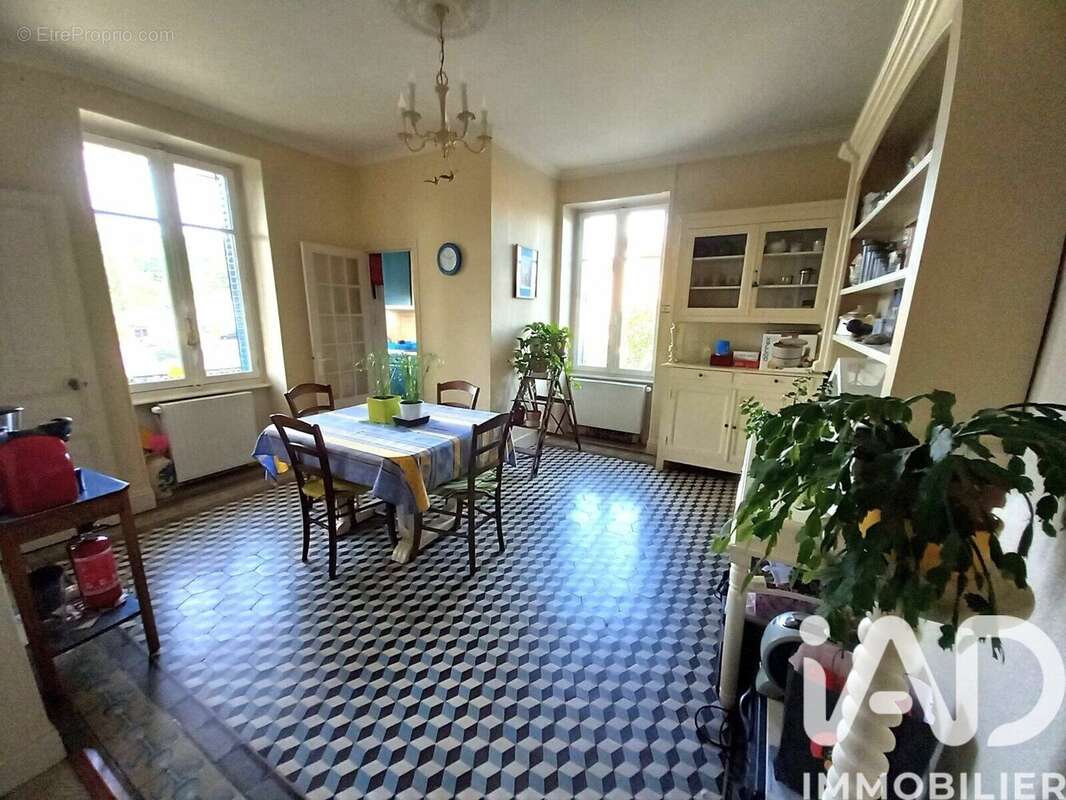 Maison 188 m² à Le Puley  - photo 2