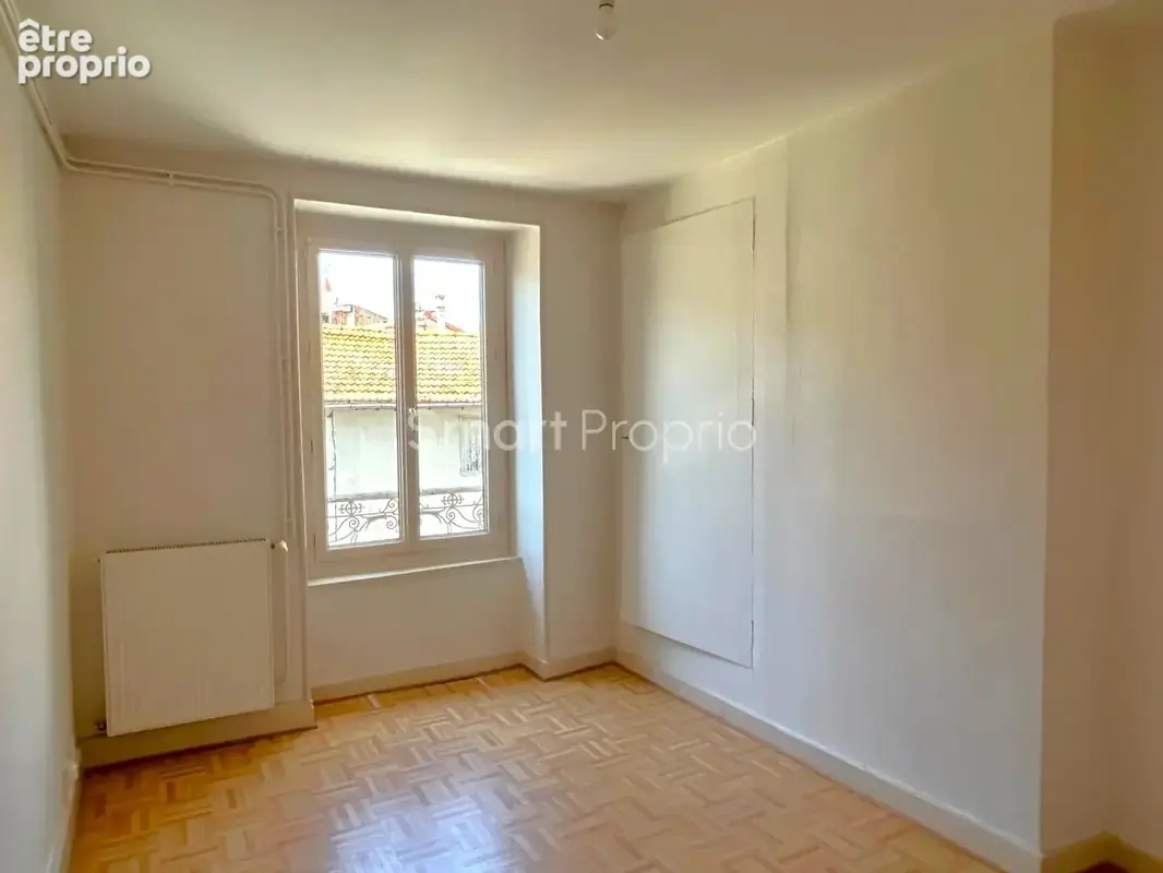 Immeuble de rapport   110 m2 habitables + grange   Hypercentre de Brioude - photo 8