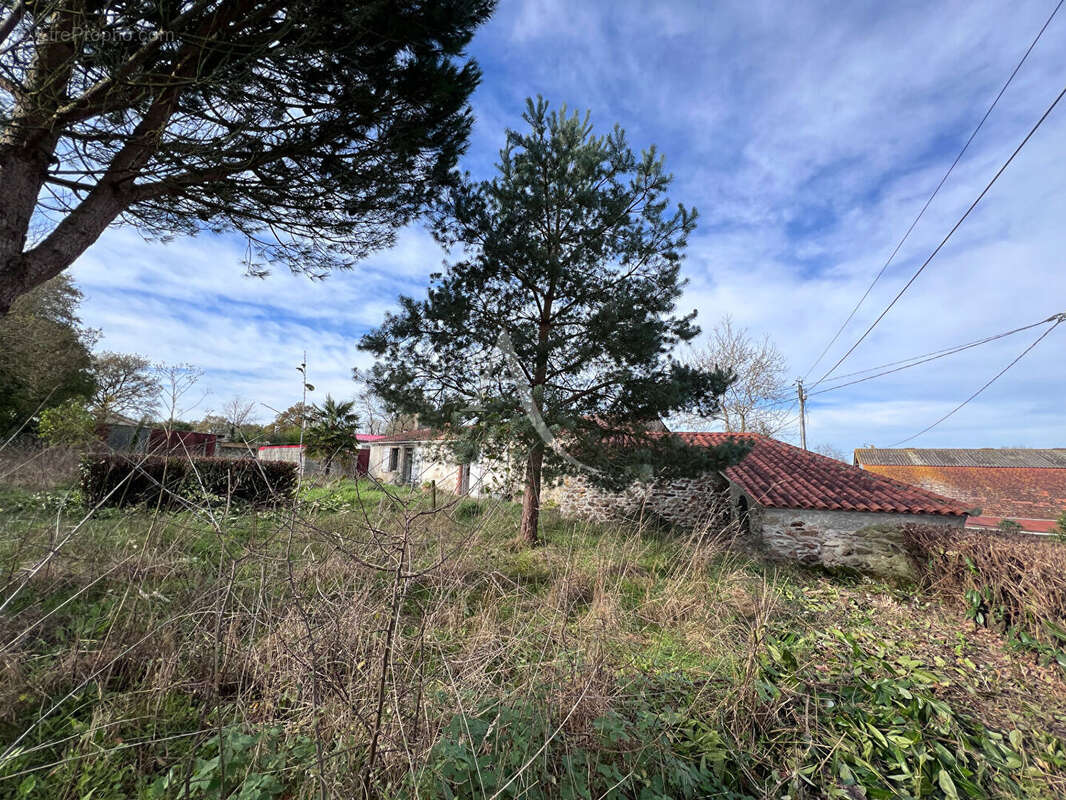 Maison à BEAULIEU-SOUS-LA-ROCHE