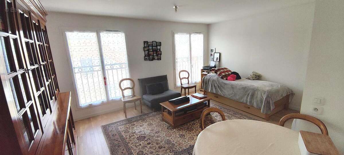 Appartement à LES CLAYES-SOUS-BOIS