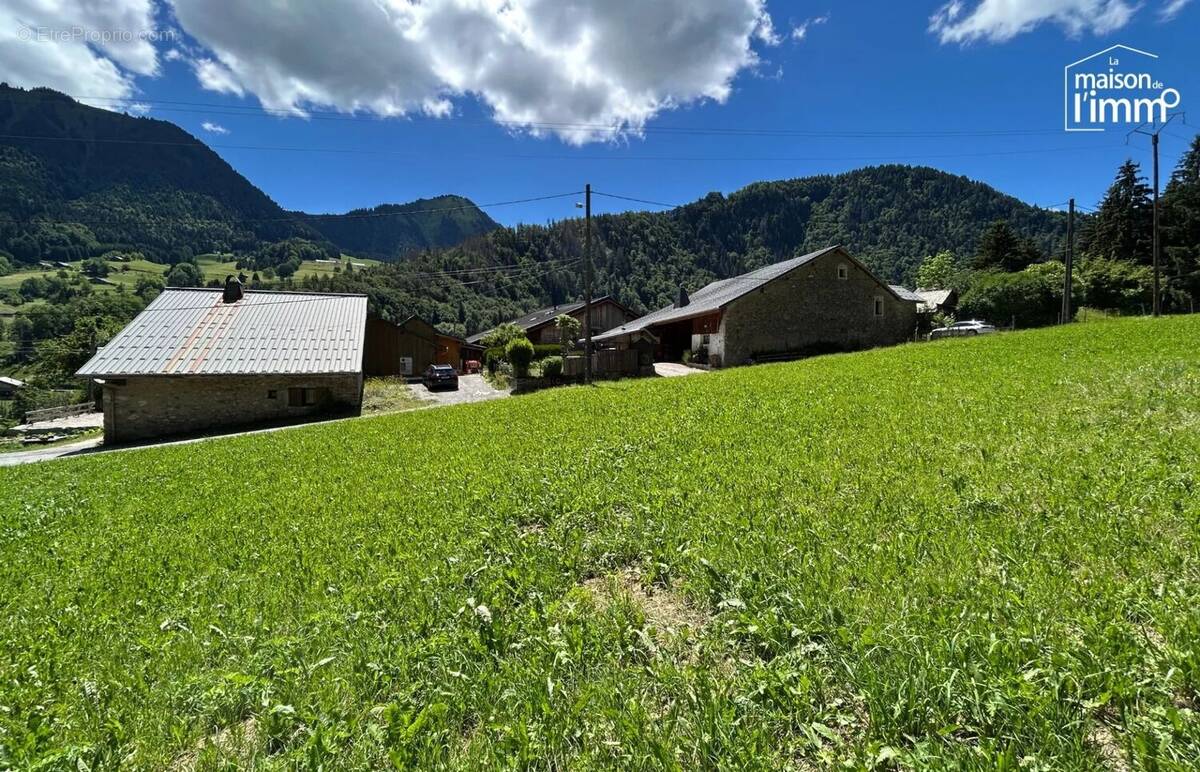 Terrain à ABONDANCE