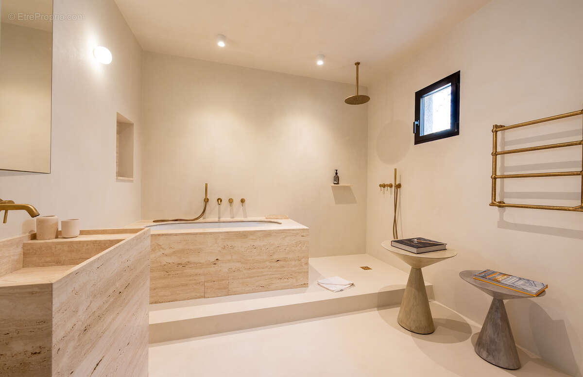 Appartement à PARIS-8E